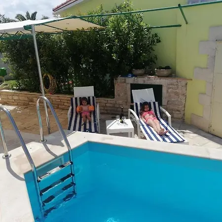 Vila Agnes Ii *