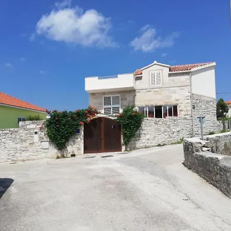 Semesterbostad Vila Agnes Ii *