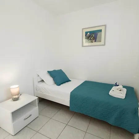Semesterbostad Vila Agnes Ii Sumartin